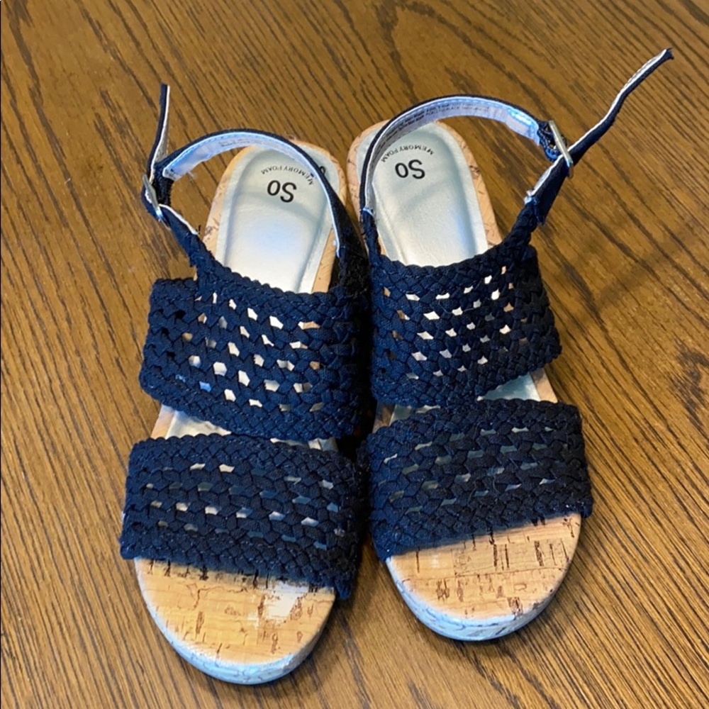 Girls SO sandals- worn once! 😍